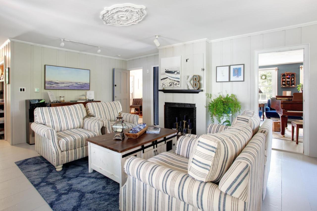 Inn On Main Yarmouth Port Exteriör bild
